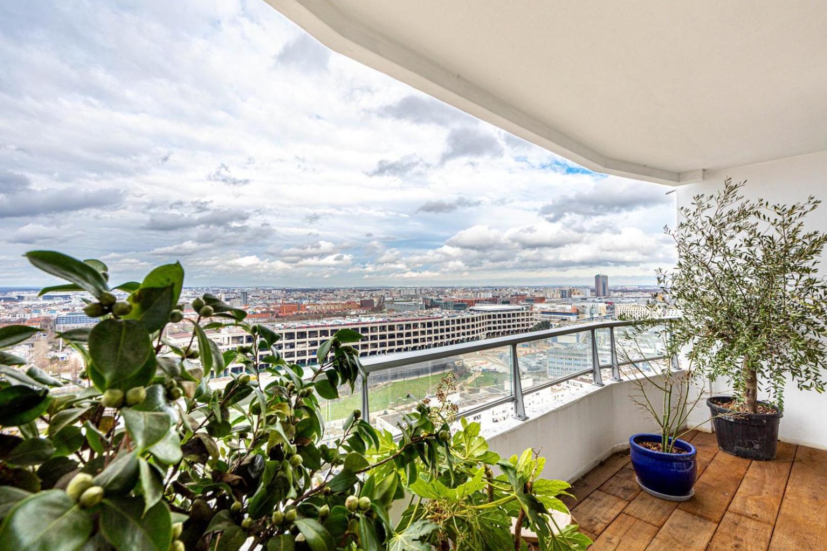 Guestready - High-rise Haven With Attractive Views * Parijs